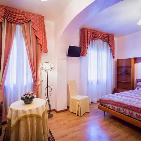 Ristorante Fabrizio 2* קאורלה