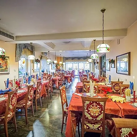 Ristorante Fabrizio מלון קאורלה